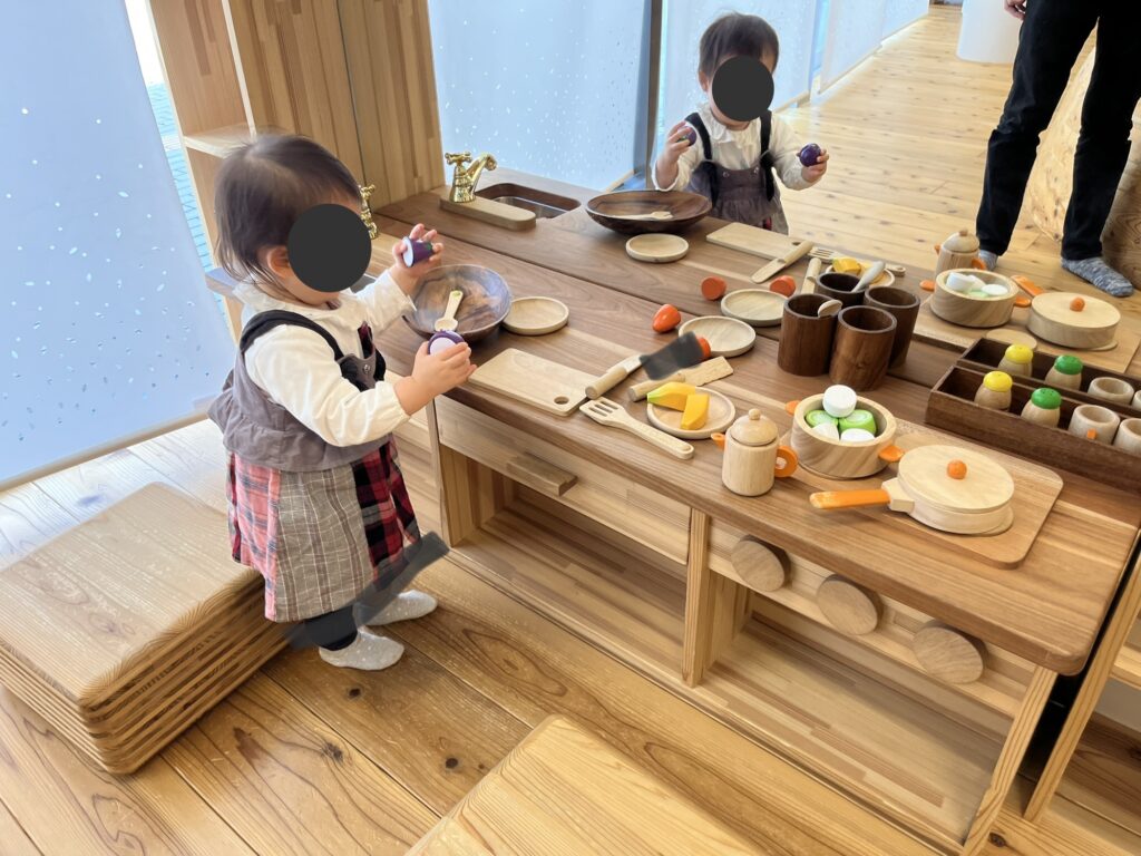 徳島木のおもちゃ美術館　赤ちゃん木育ひろばにあるキッチンのおもちゃ