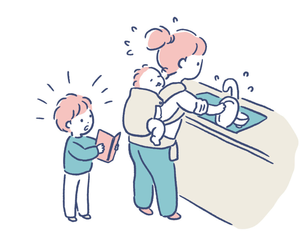 2人育児をしながら忙しそうにお皿洗いをする母親