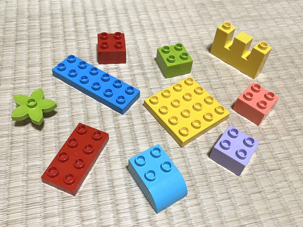 レゴデュプロのいろいろな色・形のブロック