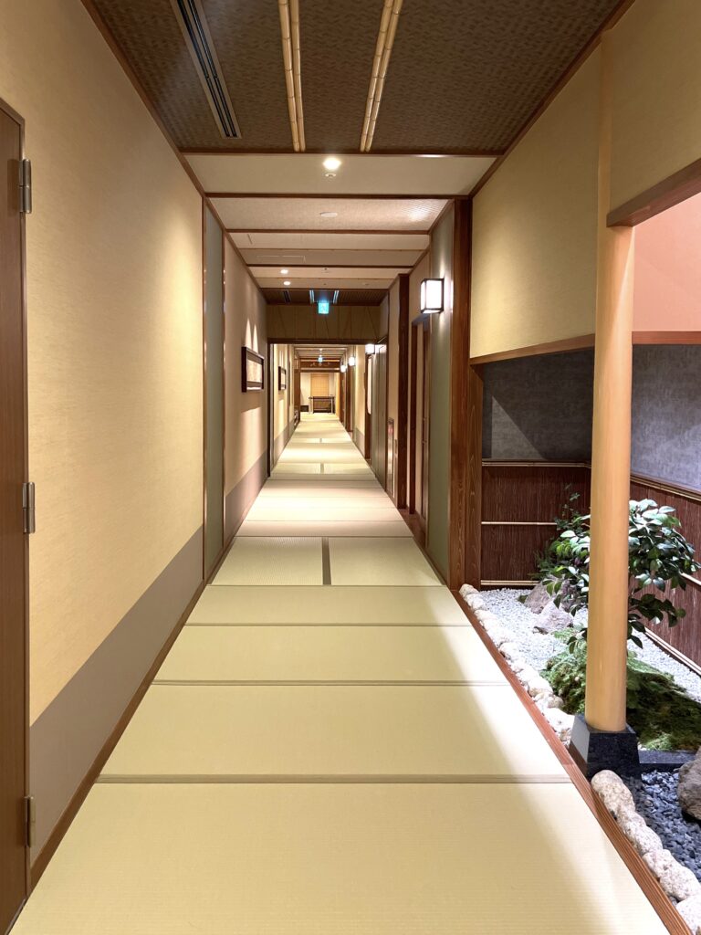 京都 梅小路 花伝抄の廊下の様子