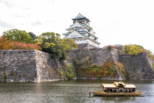 大阪城公園の紅葉と御座船